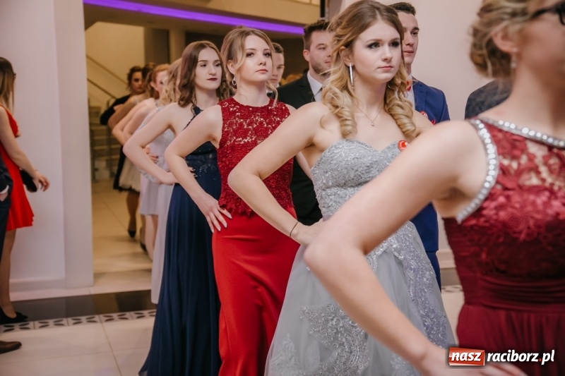 Zdjęcie w galerii na portalu naszraciborz.pl: Gastronomik na balu maturalnym w Rogowie  wiadomości z regionu