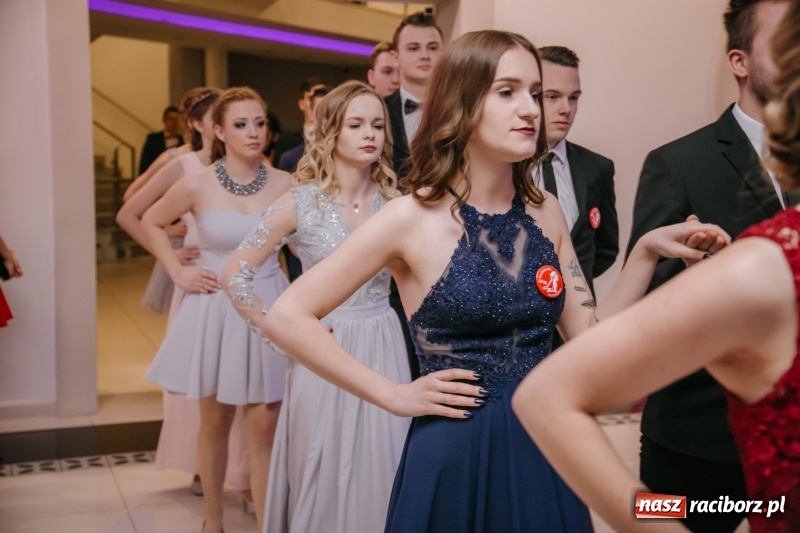 Zdjęcie w galerii na portalu naszraciborz.pl: Gastronomik na balu maturalnym w Rogowie  wiadomości z regionu