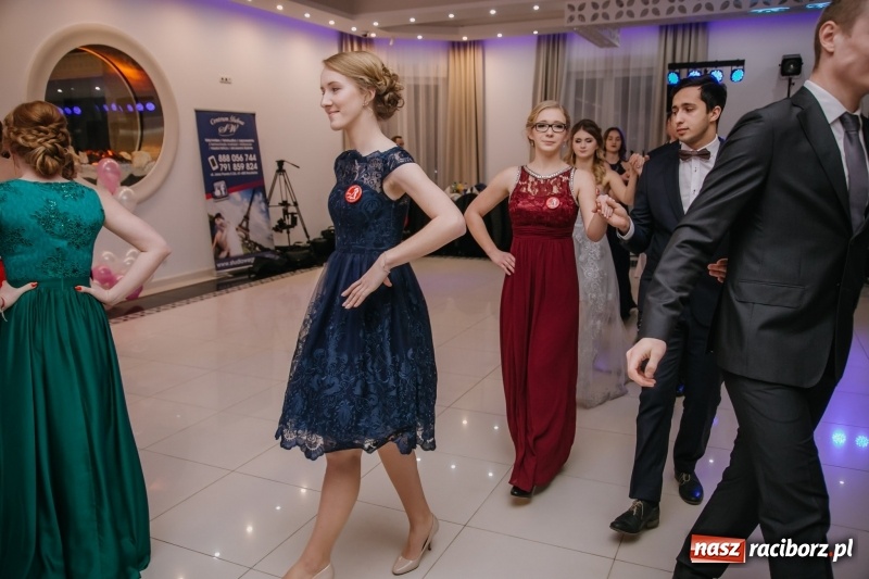 Zdjęcie w galerii na portalu naszraciborz.pl: Gastronomik na balu maturalnym w Rogowie  wiadomości z regionu