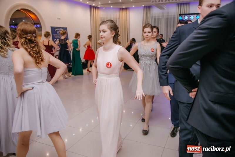 Zdjęcie w galerii na portalu naszraciborz.pl: Gastronomik na balu maturalnym w Rogowie  wiadomości z regionu