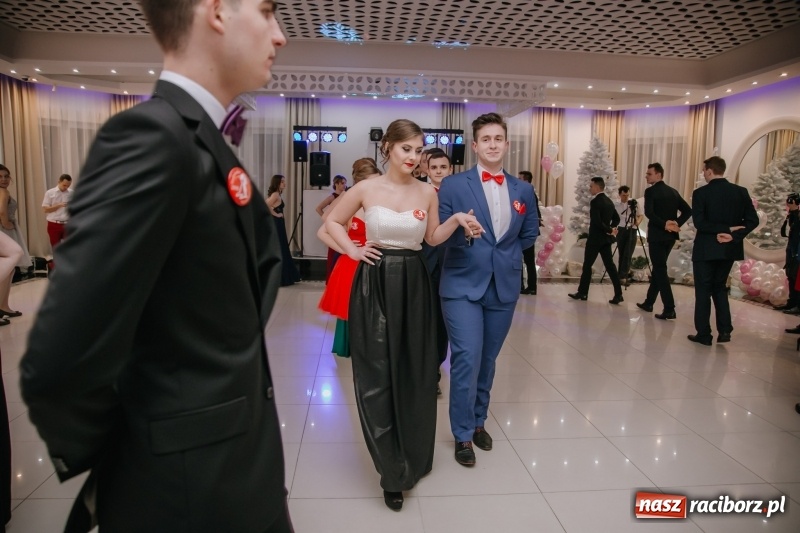 Zdjęcie w galerii na portalu naszraciborz.pl: Gastronomik na balu maturalnym w Rogowie  wiadomości z regionu