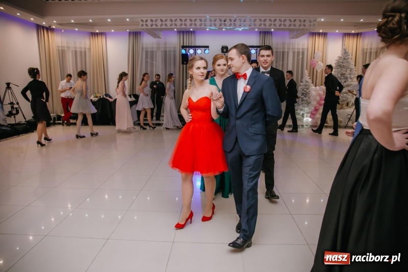 Zdjęcie w galerii na portalu naszraciborz.pl: Gastronomik na balu maturalnym w Rogowie  wiadomości z regionu