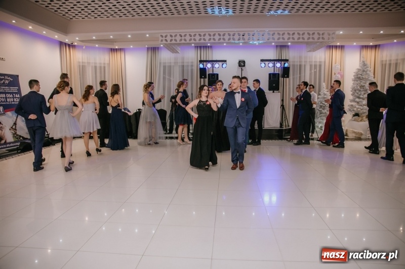 Zdjęcie w galerii na portalu naszraciborz.pl: Gastronomik na balu maturalnym w Rogowie  wiadomości z regionu