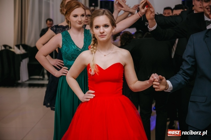 Zdjęcie w galerii na portalu naszraciborz.pl: Gastronomik na balu maturalnym w Rogowie  wiadomości z regionu