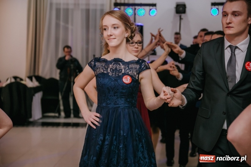 Zdjęcie w galerii na portalu naszraciborz.pl: Gastronomik na balu maturalnym w Rogowie  wiadomości z regionu