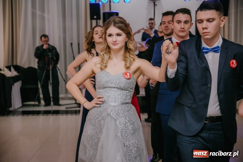 Zdjęcie w galerii na portalu naszraciborz.pl: Gastronomik na balu maturalnym w Rogowie  wiadomości z regionu