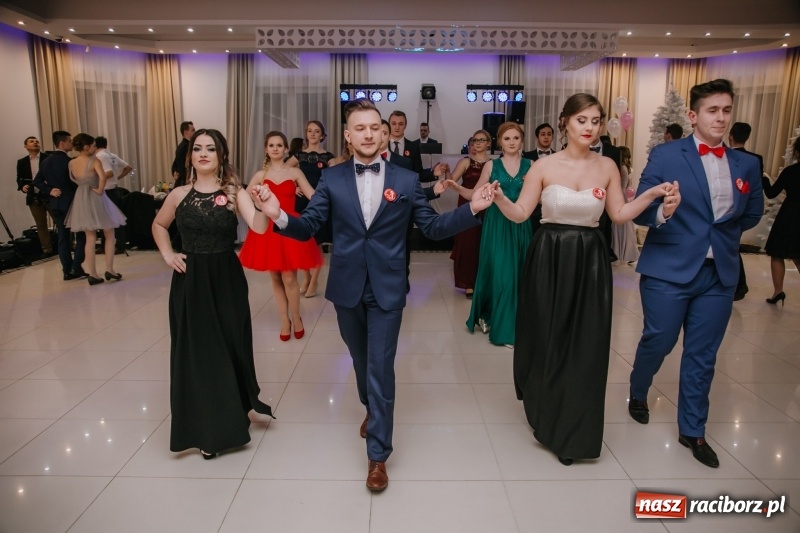 Zdjęcie w galerii na portalu naszraciborz.pl: Gastronomik na balu maturalnym w Rogowie  wiadomości z regionu