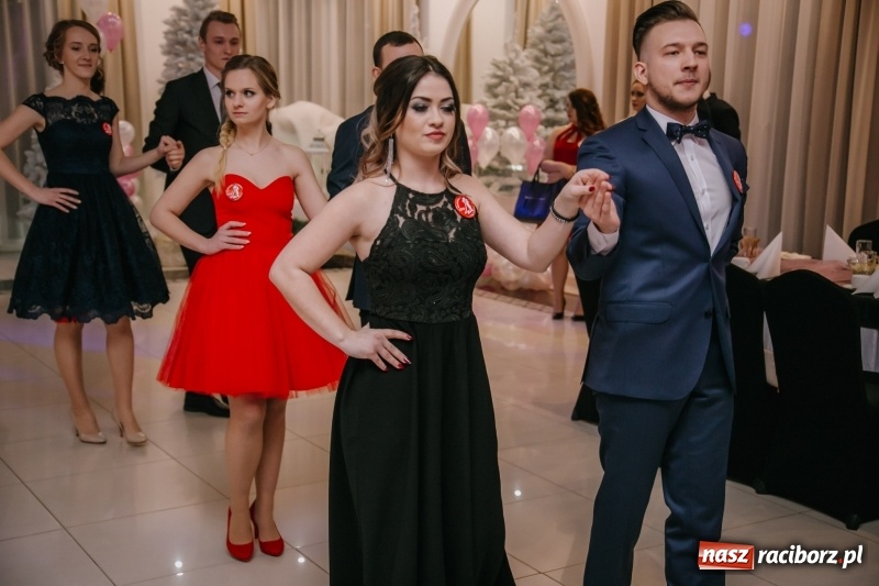 Zdjęcie w galerii na portalu naszraciborz.pl: Gastronomik na balu maturalnym w Rogowie  wiadomości z regionu