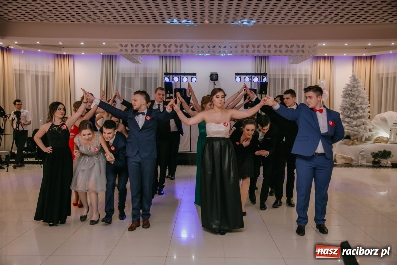 Zdjęcie w galerii na portalu naszraciborz.pl: Gastronomik na balu maturalnym w Rogowie  wiadomości z regionu