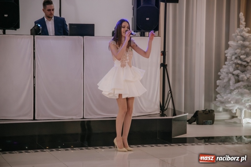 Zdjęcie w galerii na portalu naszraciborz.pl: Gastronomik na balu maturalnym w Rogowie  wiadomości z regionu