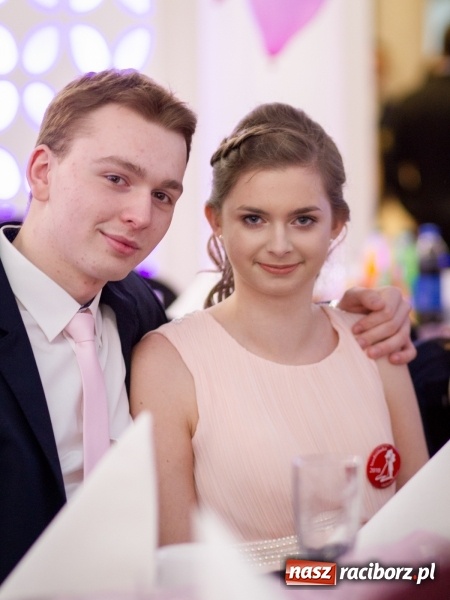 Zdjęcie w galerii na portalu naszraciborz.pl: Gastronomik na balu maturalnym w Rogowie  wiadomości z regionu