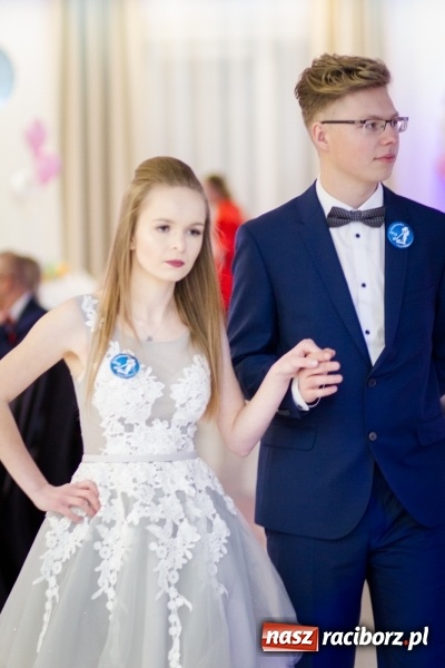 Zdjęcie w galerii na portalu naszraciborz.pl: Gastronomik na balu maturalnym w Rogowie  wiadomości z regionu