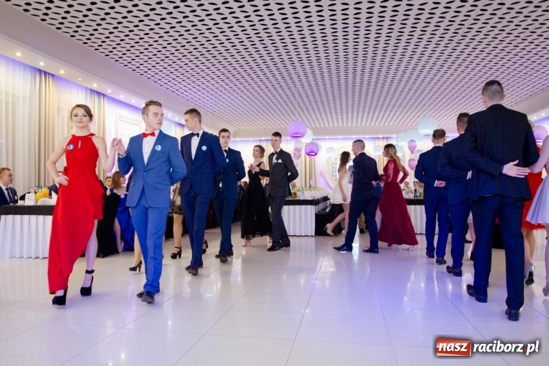 Zdjęcie w galerii na portalu naszraciborz.pl: Gastronomik na balu maturalnym w Rogowie  wiadomości z regionu