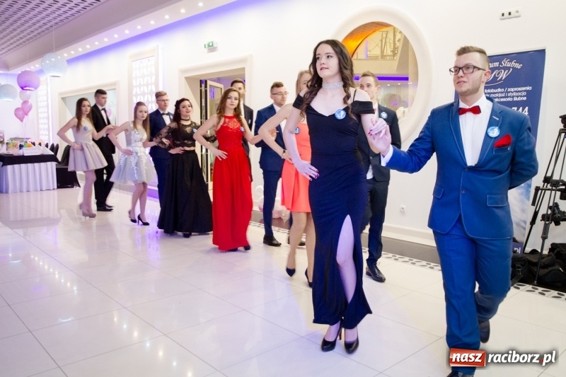 Zdjęcie w galerii na portalu naszraciborz.pl: Gastronomik na balu maturalnym w Rogowie  wiadomości z regionu