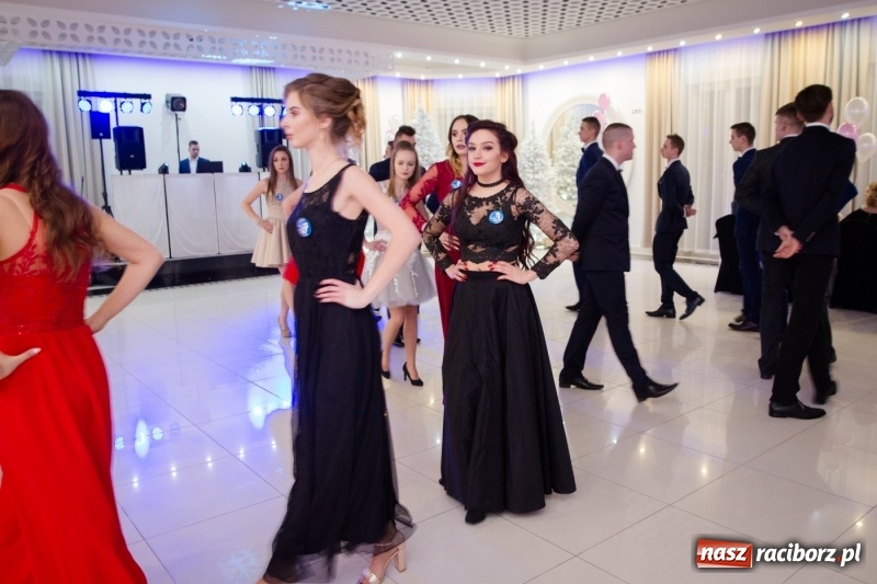 Zdjęcie w galerii na portalu naszraciborz.pl: Gastronomik na balu maturalnym w Rogowie  wiadomości z regionu