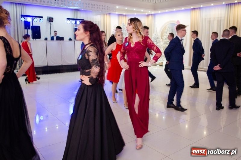 Zdjęcie w galerii na portalu naszraciborz.pl: Gastronomik na balu maturalnym w Rogowie  wiadomości z regionu