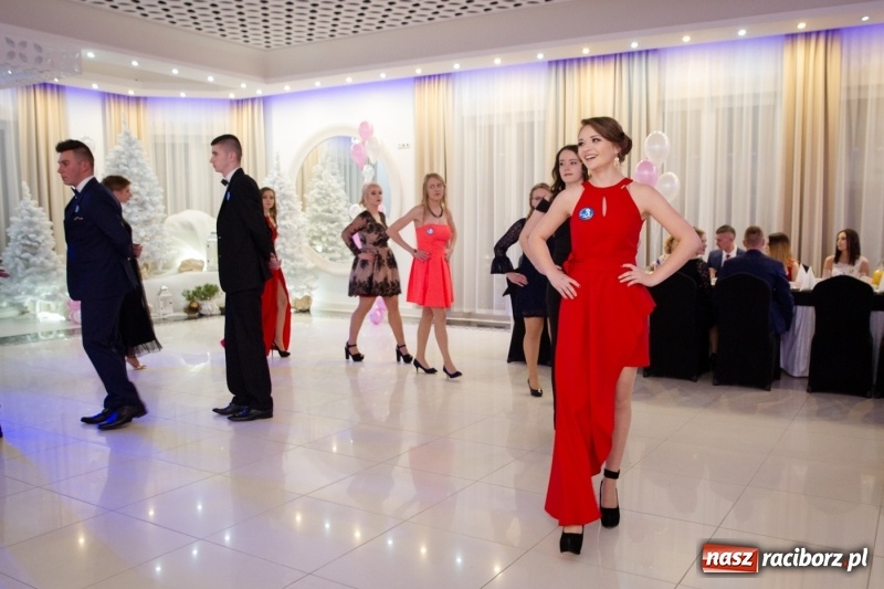 Zdjęcie w galerii na portalu naszraciborz.pl: Gastronomik na balu maturalnym w Rogowie  wiadomości z regionu