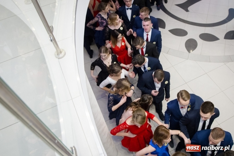 Zdjęcie w galerii na portalu naszraciborz.pl: Gastronomik na balu maturalnym w Rogowie  wiadomości z regionu