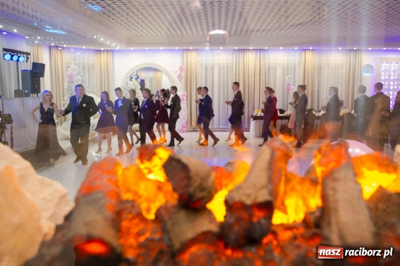 Zdjęcie w galerii na portalu naszraciborz.pl: Gastronomik na balu maturalnym w Rogowie  wiadomości z regionu