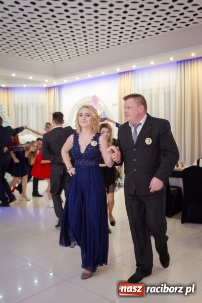 Zdjęcie w galerii na portalu naszraciborz.pl: Gastronomik na balu maturalnym w Rogowie  wiadomości z regionu