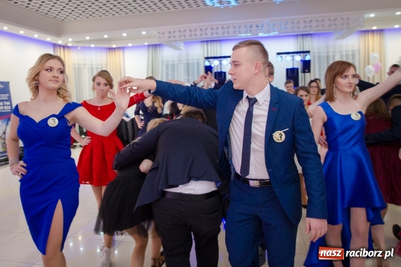 Zdjęcie w galerii na portalu naszraciborz.pl: Gastronomik na balu maturalnym w Rogowie  wiadomości z regionu