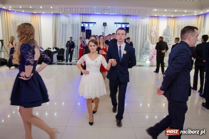 Zdjęcie w galerii na portalu naszraciborz.pl: Gastronomik na balu maturalnym w Rogowie  wiadomości z regionu