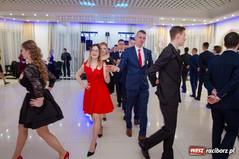 Zdjęcie w galerii na portalu naszraciborz.pl: Gastronomik na balu maturalnym w Rogowie  wiadomości z regionu