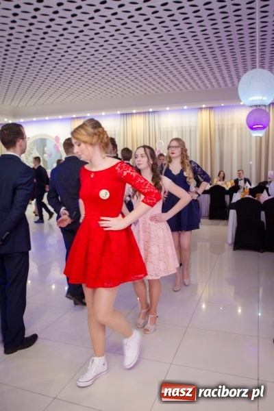 Zdjęcie w galerii na portalu naszraciborz.pl: Gastronomik na balu maturalnym w Rogowie  wiadomości z regionu