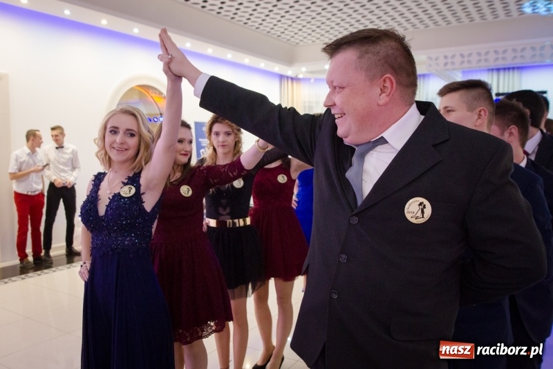 Zdjęcie w galerii na portalu naszraciborz.pl: Gastronomik na balu maturalnym w Rogowie  wiadomości z regionu