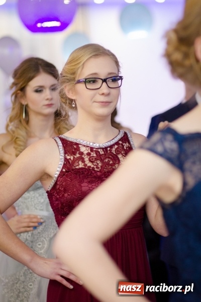 Zdjęcie w galerii na portalu naszraciborz.pl: Gastronomik na balu maturalnym w Rogowie  wiadomości z regionu