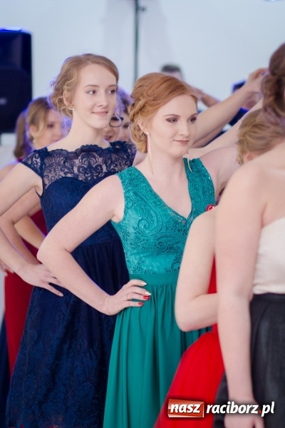 Zdjęcie w galerii na portalu naszraciborz.pl: Gastronomik na balu maturalnym w Rogowie  wiadomości z regionu