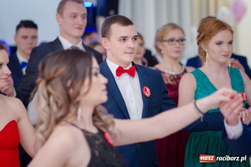 Zdjęcie w galerii na portalu naszraciborz.pl: Gastronomik na balu maturalnym w Rogowie  wiadomości z regionu