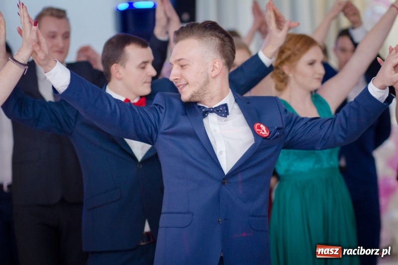 Zdjęcie w galerii na portalu naszraciborz.pl: Gastronomik na balu maturalnym w Rogowie  wiadomości z regionu
