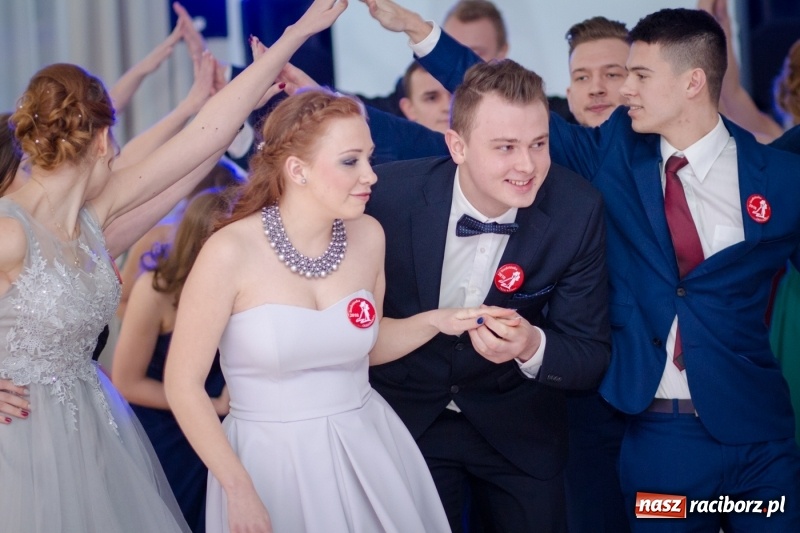 Zdjęcie w galerii na portalu naszraciborz.pl: Gastronomik na balu maturalnym w Rogowie  wiadomości z regionu