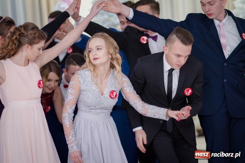 Zdjęcie w galerii na portalu naszraciborz.pl: Gastronomik na balu maturalnym w Rogowie  wiadomości z regionu