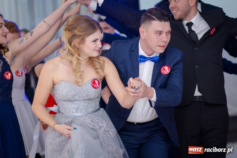 Zdjęcie w galerii na portalu naszraciborz.pl: Gastronomik na balu maturalnym w Rogowie  wiadomości z regionu