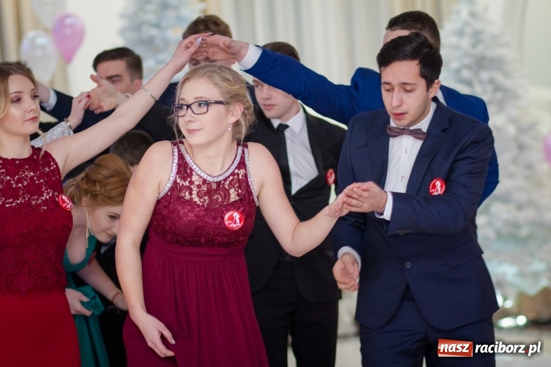 Zdjęcie w galerii na portalu naszraciborz.pl: Gastronomik na balu maturalnym w Rogowie  wiadomości z regionu