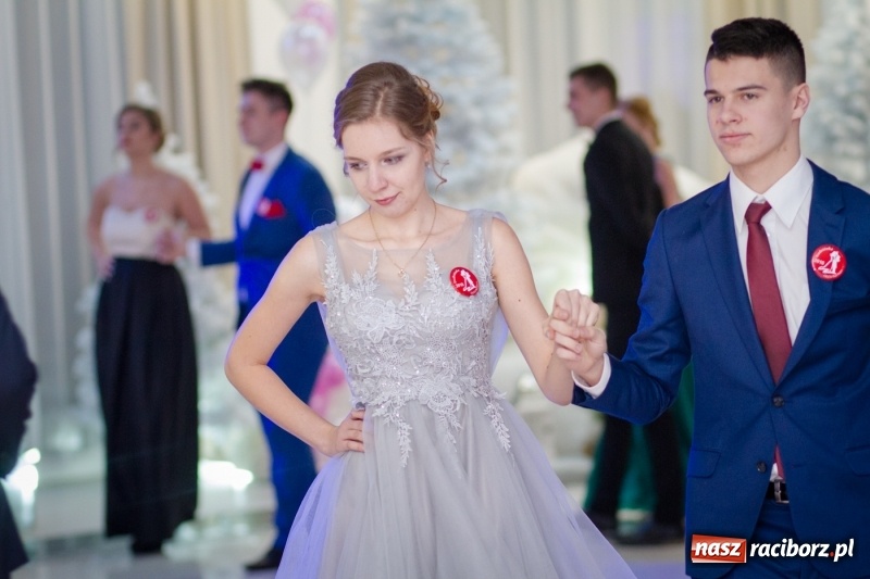 Zdjęcie w galerii na portalu naszraciborz.pl: Gastronomik na balu maturalnym w Rogowie  wiadomości z regionu