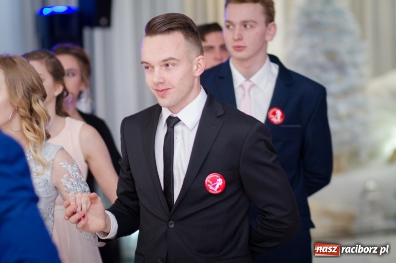 Zdjęcie w galerii na portalu naszraciborz.pl: Gastronomik na balu maturalnym w Rogowie  wiadomości z regionu