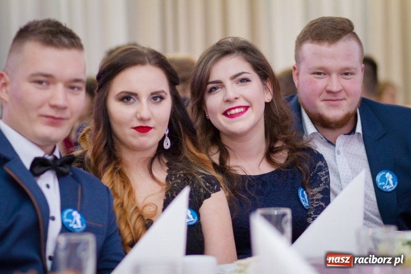 Zdjęcie w galerii na portalu naszraciborz.pl: Gastronomik na balu maturalnym w Rogowie  wiadomości z regionu