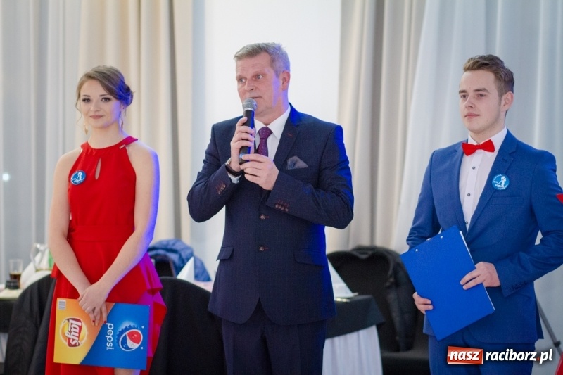 Zdjęcie w galerii na portalu naszraciborz.pl: Gastronomik na balu maturalnym w Rogowie  wiadomości z regionu