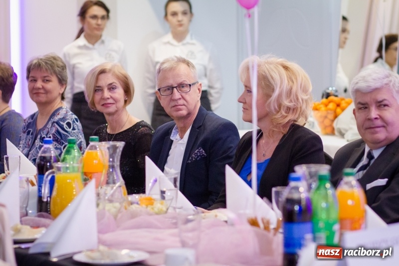 Zdjęcie w galerii na portalu naszraciborz.pl: Gastronomik na balu maturalnym w Rogowie  wiadomości z regionu