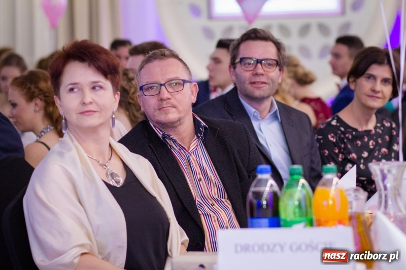 Zdjęcie w galerii na portalu naszraciborz.pl: Gastronomik na balu maturalnym w Rogowie  wiadomości z regionu