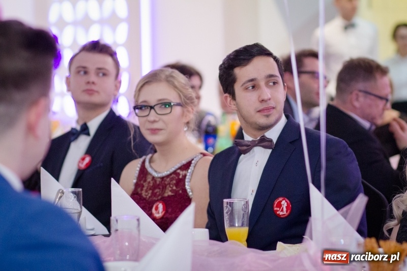 Zdjęcie w galerii na portalu naszraciborz.pl: Gastronomik na balu maturalnym w Rogowie  wiadomości z regionu