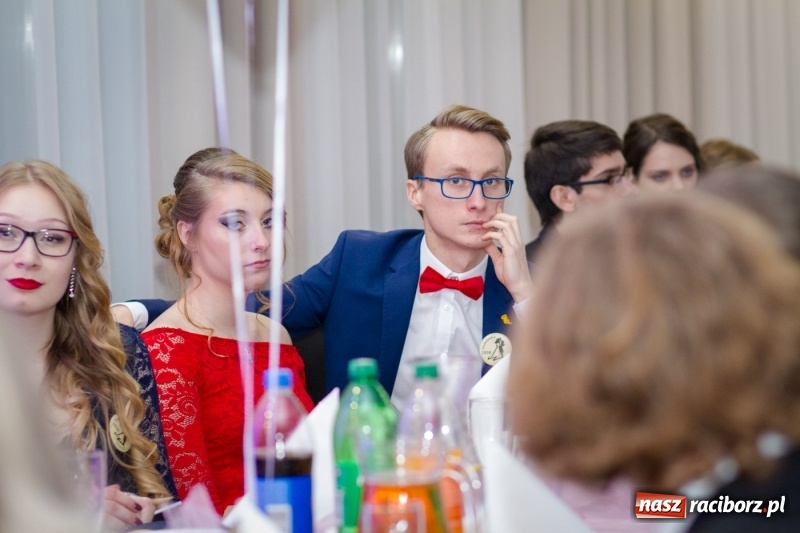 Zdjęcie w galerii na portalu naszraciborz.pl: Gastronomik na balu maturalnym w Rogowie  wiadomości z regionu