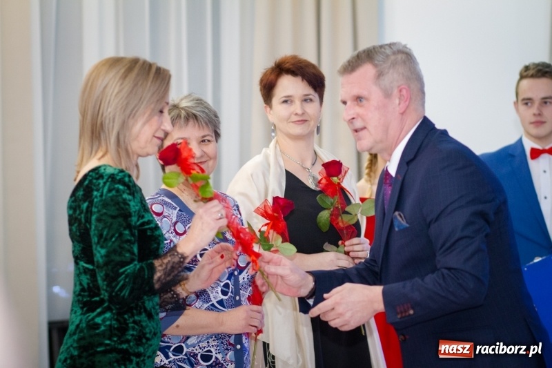 Zdjęcie w galerii na portalu naszraciborz.pl: Gastronomik na balu maturalnym w Rogowie  wiadomości z regionu