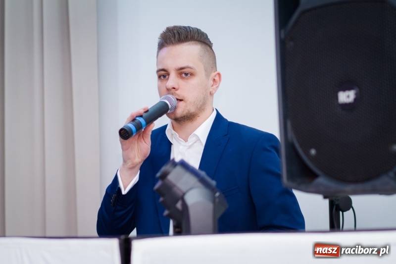 Zdjęcie w galerii na portalu naszraciborz.pl: Gastronomik na balu maturalnym w Rogowie  wiadomości z regionu