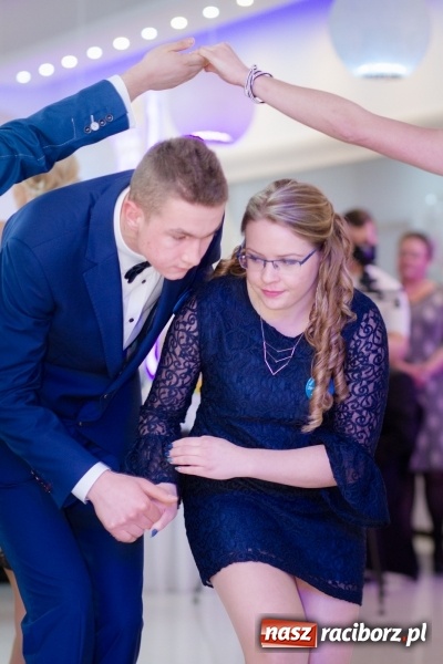 Zdjęcie w galerii na portalu naszraciborz.pl: Gastronomik na balu maturalnym w Rogowie  wiadomości z regionu