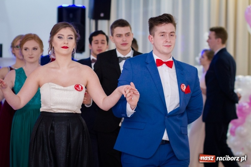 Zdjęcie w galerii na portalu naszraciborz.pl: Gastronomik na balu maturalnym w Rogowie  wiadomości z regionu