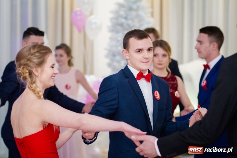 Zdjęcie w galerii na portalu naszraciborz.pl: Gastronomik na balu maturalnym w Rogowie  wiadomości z regionu